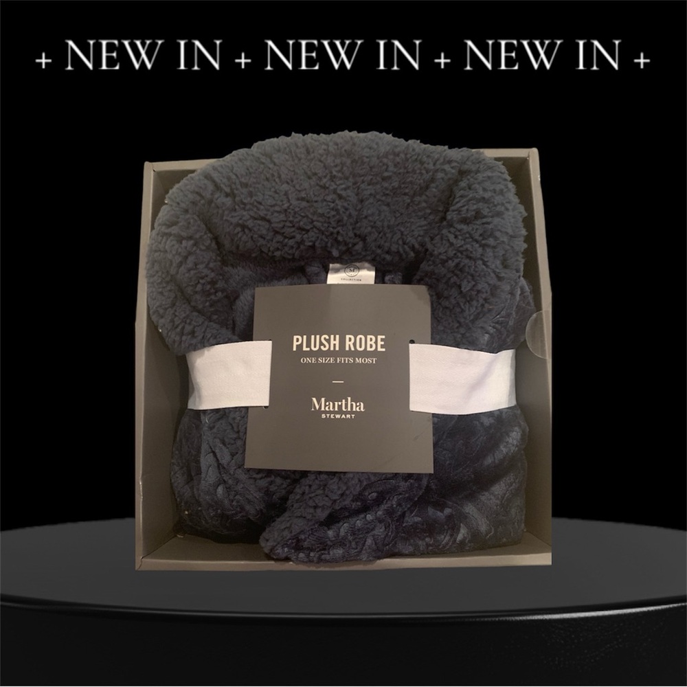 Martha Stewart plush robe new in box